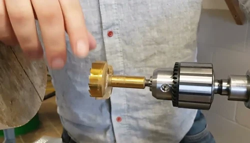 Loosely connected drill bit with chuck