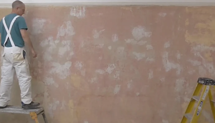 Does Lining Paper Need a Mist Coat Before Wallpapering?