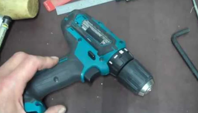 How Do You Change the Drill Bit on a Makita Cordless Drill?