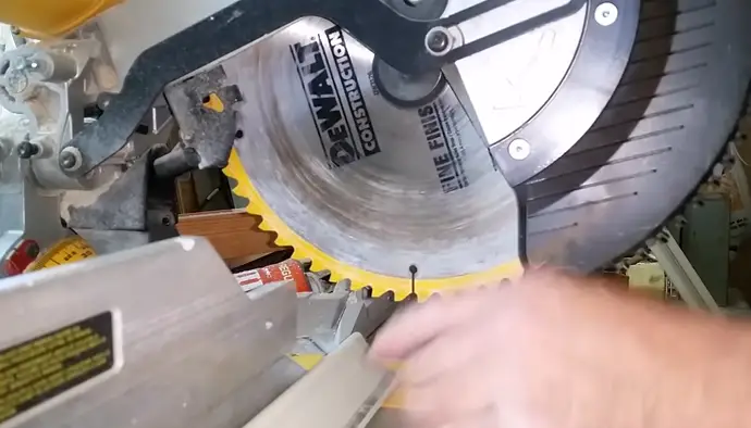 How to Cut Aluminum Angle With Miter Saw