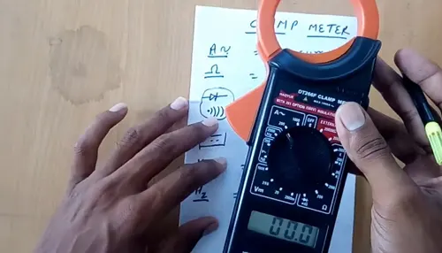 Using a clamp meter