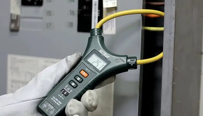 Using a flexible probe to zero a clamp meter