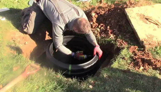 Changing a septic tank lid